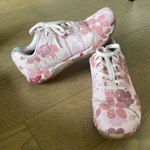 NOBULL gym sneakers in pink floral size 8